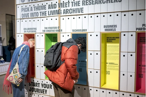 Expositie Innovatielabs #1: The Living Archive tijdens Dutch Design Week 2023 (Foto: Max Kneefel) 